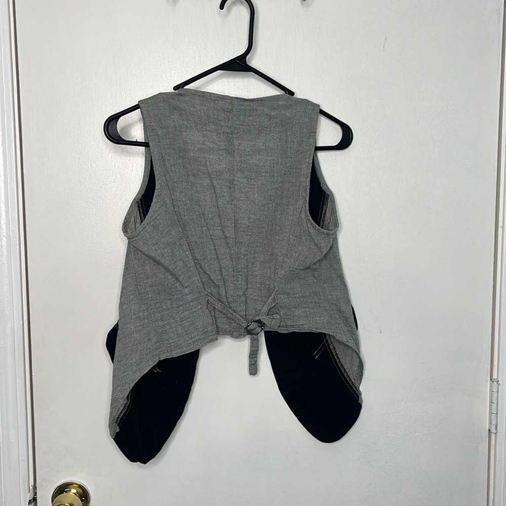 Vest - Picture 5 of 5